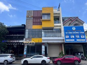 cần bán căn nhà nằm trục đuong d1 kdc vietsing dt 10x20 full thổ cư