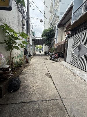 võ văn kiệt q5, hẻm ô tô thẳng trục, 28m2 tặng full nội thất. chỉ 4,5tỷ