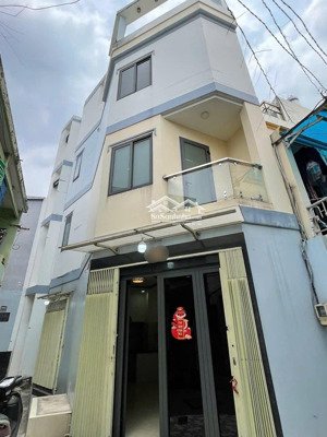 căn góc 2mt 4 tầng nhà đẹp cách 3 căn ra hẻm xe hơi
