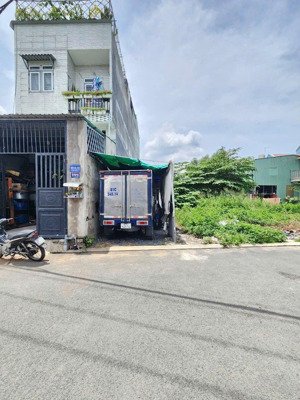 chủ gửi bán lô đất ngộp 70m2/1tỷ350, full thổ cư, mặt tiền đường 5m, di chuyển ra chợ búng chỉ 5p