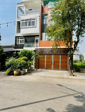 siêu phẩm mặt tiền đường đối diện global city chỉ 100m nhà 4 tầng kinh doanh đỉnh bán gấp