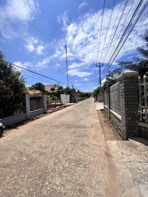 bán 2000m2 đất trung tâm khu bàn cờ xã liên hiệp, dt 20x100m có 400m2 thổ cư, giá 9.5 tỷ