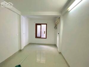 Bán nhà đường Cầu Giấy 5.7 tỷ 24m2 ô tô đỗ cổng 5 tầng 3 ngủ hiếm quận Cầu Giấy
