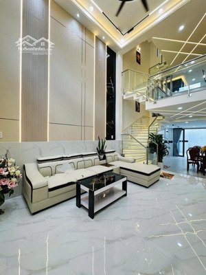 nhà mới, nội thất cao cấp, 4 pn, xe hơi 7 chỗ vào nhà, gần siêu thị emart 2