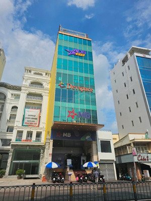 bán tòa nhà khan hiếm mặt tiền trần nhật duật q1 -dt: 8x16m hầm 7 lầu hđt 320tr/th giá 75 tỷ