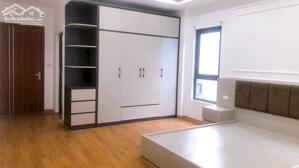 Bán nhà chính chủ phố Hoàng Quốc Việt-Trần Cung dt 40 m2 x 5 T, lô góc mới cách phố 60m, giá 9,9 tỷ