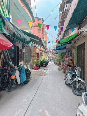 (6,78 tỷ) nhà hẻm xe hơi, 3 tầng hồ thị kỷ...!