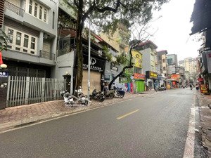 chính chủ bán gấp nhà mặt phố dương quảng hàm 104m2, 2 thoáng, vỉa hè kinh doanh, giá 33,8 tỷ.