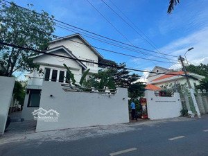 bán gấp nhà phố tú xương, quận 3 - dt: 18x27m - 2 tầng - hđtd 300 tr/th - giá 90 tỷ thương lượng