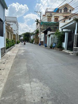 đất mặt tiền vị trí trung tâm gần sân vận động đông hoà, dĩ an