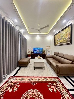 bán nhà sài đồng 48m2-6 tầng-chỉ 6 tỷ-full nội thất-ô tô gần-giá tốt-trung tâm-sổ vuông