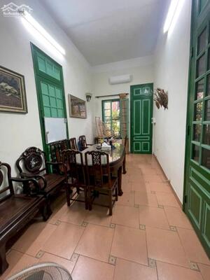 Bán tầng 2+3 biệt thự Nguyễn Thái Học - Ba Đình