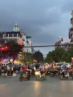 bán nhà mặt đường cát dài vị trí đẹp lô góc 46m2 chỉ hơn chục tỷ