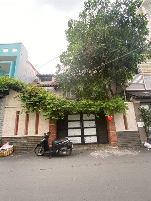 biệt thự đà lạt ngang 8m, gần cv làng hoa, dt 120m2, chỉ nhỉnh 13 tỷ. xíu, còn tl mạnh