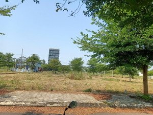giá 2 tỷ, dt 153m2, ngang 6m, kđt sensota riverside, cách sông cổ cò 200m, cách biển viêm đông 1km.