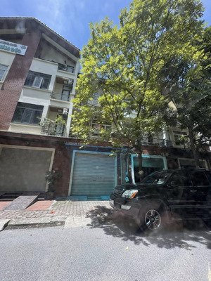 chính chủ cần cho thuê nhà 4 tầng diện tích 80m2, mặt tiền 4.5m view hồ và chung cư mulberry lane