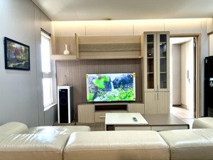 chính chủ cho thuê lâu dài căn hộ vừa sửa chữa nội thất, tầng cao, khu vực trung tâm nhiều tiện ích