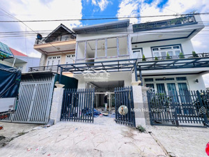 bán căn nhà phố đẹp mới xây, dt: 98m2 (5x19m) mặt tiền kqh thái lâm, p4, đà lạt