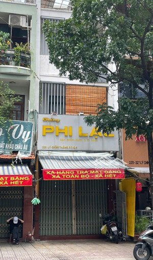 mặt tiền lý chính thắng, q3 (gần vòng xoay dân chủ), dt 3.8x10m