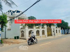 mặt tiền nguyễn văn tỏ, đằng sau là view sông nước cực đẹp rẻ
