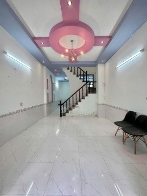 cho thuê nhà lầu 2pn 2wc có nội thất 2 máy lạnh lộ oto nhà gần trường đh y dược cần thơ