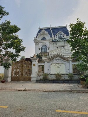 biệt thự siêu đẳng cấp thủ dầu một 330m2, khu dân cư tri thứ cao an ninh, view công viên cực đẹp