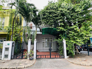 cho thuê biệt thự compound phú mỹ hưng, quận 7. dt 162m, 4 phòng ngủ, đủ nội thất, giá chỉ 45 triệu