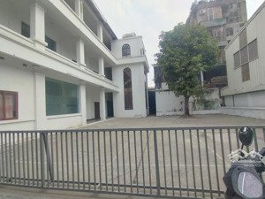 cho thuê tòa nhà đường cầu diễn, bắc từ liêm, hn, dt 1000m2, xd 600m2, 3 tầng, mt 40m, giá 120tr/th