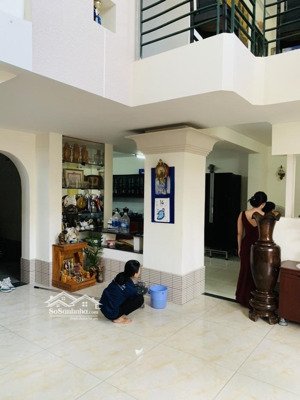 trung tâm quận 7 hiếm biệt thự 4 tầng diện tích khủng 10.84m*13.2m