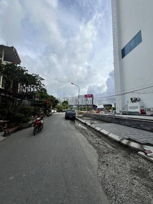 siêu hiếm căn biệt thự 200m ngay cạnh aeon mall. giá 18.4 tỷ