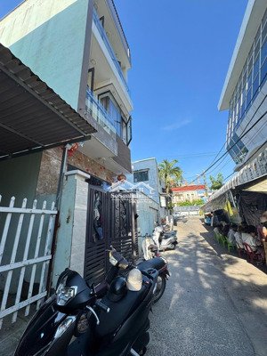 kiệt oto sát cầu sông hàn, gần trường mf non abc, gần vincom, gần biển , gần sông tiện ích baoquanh