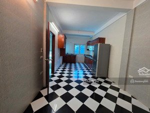 cho thuê nhà nguyên căn bồ đề, ngõ ô tô, gần hồ , công viên, trường học