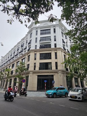 cho thuê nhà mặt phố trường chinh thanh xuân dt lô góc - 600m x 9t.kd showroom,ngân hàng,bệnh viện.