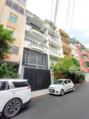 tôi cần bán gấp 67,5m2/4tỷ150 đinh công tráng p tân định quận 1. gần chợ tân định đang thuê 28tr/th