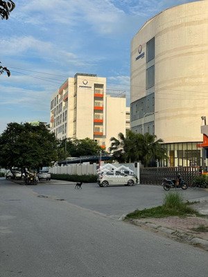nhà đẹp giá rẻ long biên 9,8 tỷ 60m2 5 tầng full nội thất thiết kế, mặt phố, gara ô tô, kinh doanh