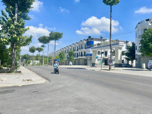 đất trung tâm kcn tân uyên sổ sẵn xây dựng tư do chỉ 480tr ngân hàng hổ trợ 70% bán thật ko ảo