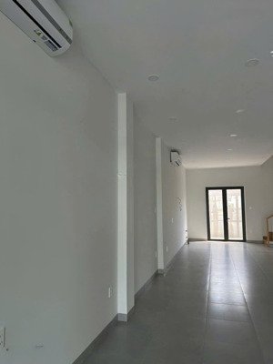 cho thuê nhà kđt mỹ gia đường số 10 rộng 18m ngay gần bệnh viện yersin