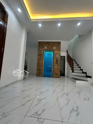 nhà đẹp khách mua về ở luôn sát lạc long quân, âu cơ, tây hồ. dt 35m2, 6 tầng, thang máy giá mềm