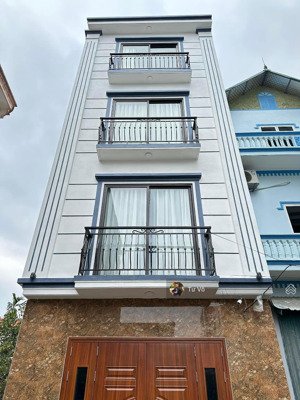 căn nhà ngay ngã tư canh , từ liêm (đường 70 ) , 15m ra đường ô tô tránh nhau , gần điểm bắt xe bus