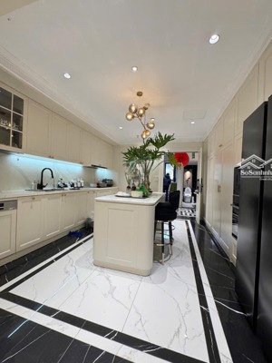 nhà đẹp mặt phố yên lạc tám tầng thang máy nội thất cao cấp. 91m. mt 4.5m. chào 44.8 tỷ