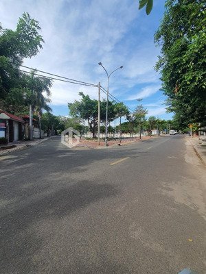 bán nhà đẹp, ngay chợ phường 9, vị trí đẹp hướng đông nam 79m2 giá 8.9 tỷ