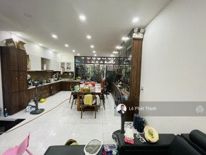 nhà cho thuê nguyên căn 1 hầm 1 trệt 3 lầu, hoàn thiện cơ bản, mặt tiền đường nội khu