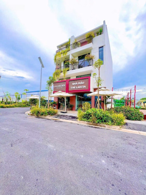 bán nhà phố khu compound mặt tiền hoàng phan thái - bến lức - long an - giáp ranh tp.hcm