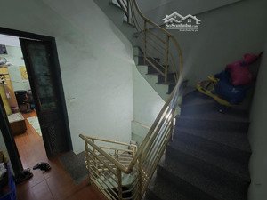 nhà 43m2 x4 tầng ô tô đậu cửa, kinh doanh sầm uất, cạnh học viện tài chính