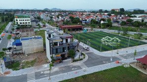sang tên lô đối diện sân bóng tấn đức central park. giá mua là thắng