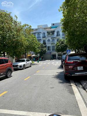 Bán Biệt Thự Liền Kề 132m2, 2 mặt tiền 6m, cực thoáng mát.