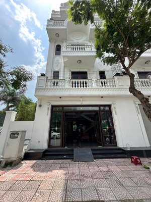 bán gấp nhà mặt phố 6 tỷ, 101m2 đẹp tại đinh đức thiện, xã phước lý, cần giuộc, long an