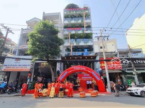 tòa nhà 7 tầng mặt tiền đường vườn lài - quận tân phú 8x18met có hầm, thang máy riêng.