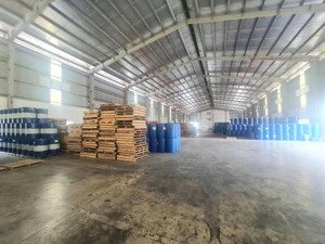 cho thuê nhà xưởng 8000 m2, giá 103.520 đ/tháng/ m2, xưởng trống giao liền
