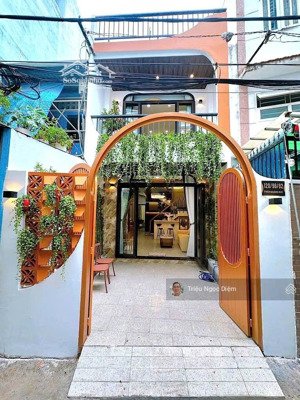 bán nhà đẹp phú nhuận 60m hẻm rộng thích quảng đức chỉ 7.4 tỷ tặng full nội thất cao cấp